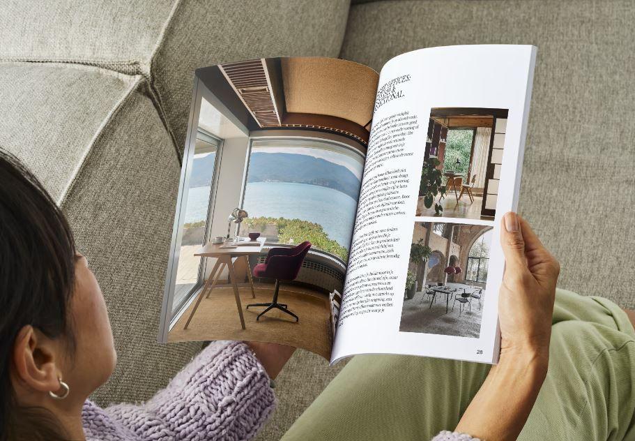 shot van boek op bank